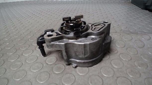 Foto: VAKUUMPUMPE eines Peugeot Expert L1H1