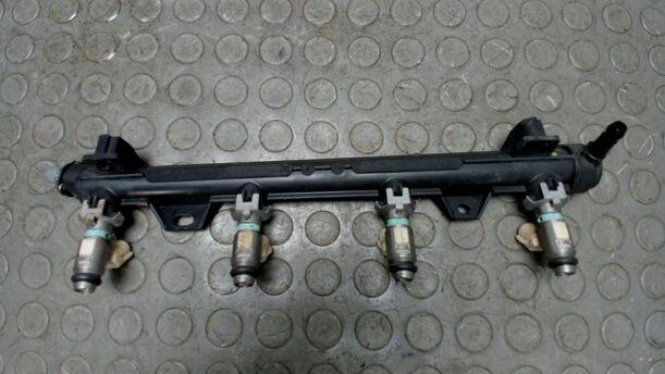 Foto: KRAFTSTOFFVERTEILER / EINSPRITZDÜSEN eines VW Golf Plus 1.4