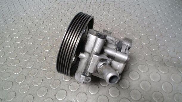 Foto: PUMPE SERVOLENKUNG/ SERVOPUMPE eines Peugeot Expert L1H1