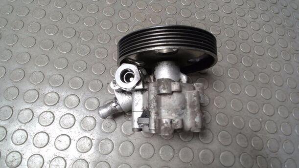 Foto: PUMPE SERVOLENKUNG/ SERVOPUMPE eines Peugeot Expert L1H1