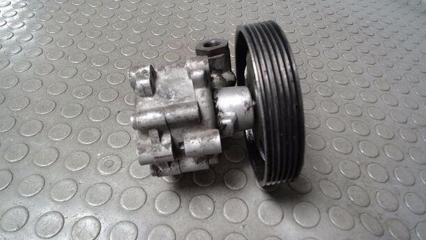 Foto: PUMPE SERVOLENKUNG/ SERVOPUMPE eines Peugeot Expert L1H1
