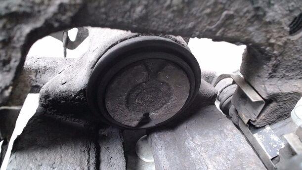Foto: BREMSSATTEL HINTEN LINKS ( TRW ) eines Peugeot Expert L1H1