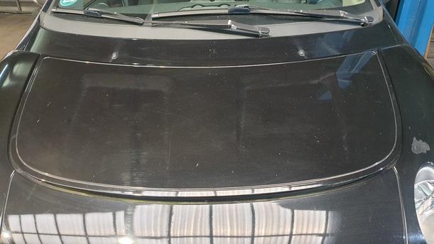 Foto: MOTORHAUBE eines Smart smart forfour