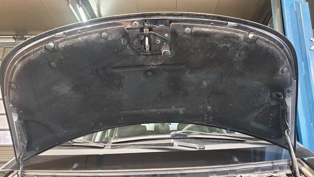 Foto: MOTORHAUBE eines Smart smart forfour