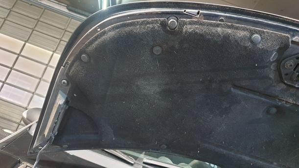Foto: MOTORHAUBE eines Smart smart forfour