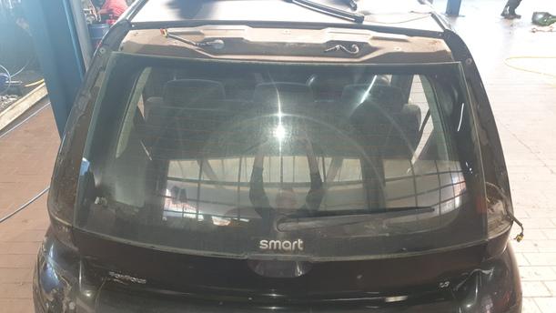 Foto: HECKKLAPPE / HECKDECKEL eines Smart smart forfour