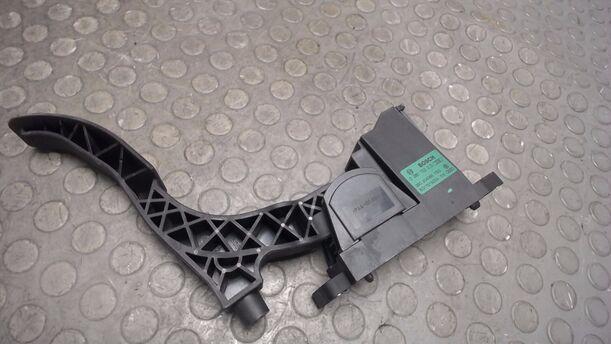 Foto: GASPEDAL ( SCHALTGETRIEBE / BENZIN ) eines VW Polo 1.2
