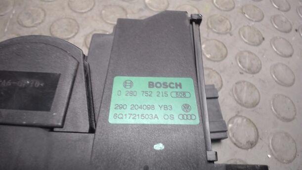 Foto: GASPEDAL ( SCHALTGETRIEBE / BENZIN ) eines VW Polo 1.2