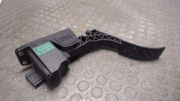 Foto: GASPEDAL ( SCHALTGETRIEBE / BENZIN ) eines VW Polo 1.2