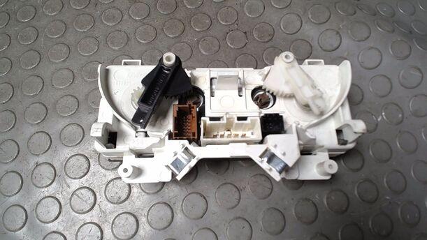 Foto: HEIZUNGSBETÄTIGUNG eines Peugeot Expert L1H1