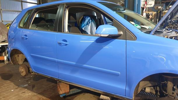 Foto: TÜR VORNE RECHTS eines VW Polo 1.2