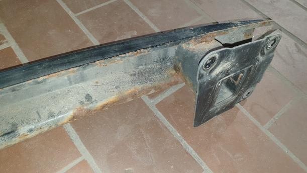 Foto: VERSTÄRKUNG HINTEN eines VW Polo 1.2