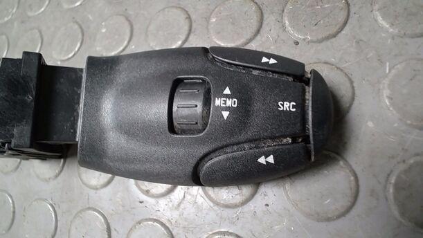 Foto: SCHALTER RADIOBEDIENUNG eines Peugeot Expert L1H1