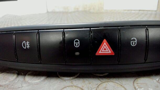 Foto: SCHALTEREINHEIT / WARNBLINKSCHALTER eines Smart smart forfour