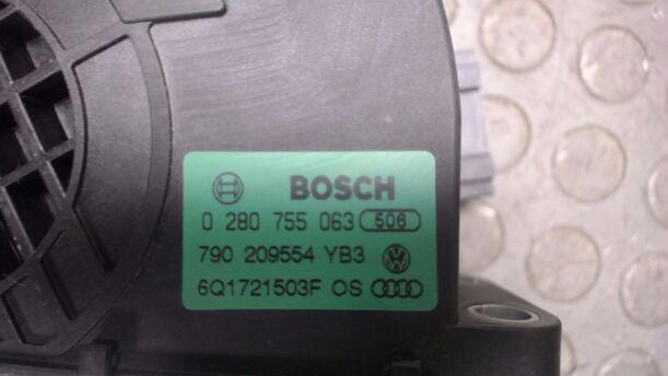 Foto: GASPEDAL ( SCHALTGETRIEBE ) eines VW Polo 1.2