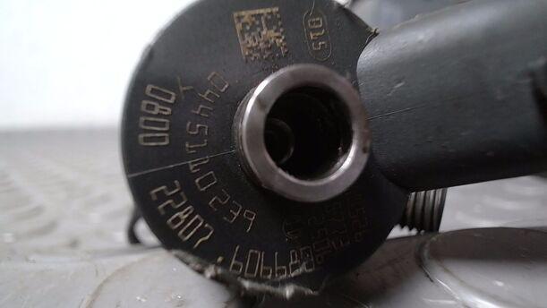 Foto: EINSPRITZDÜSE/ INJEKTOR eines Peugeot Expert L1H1