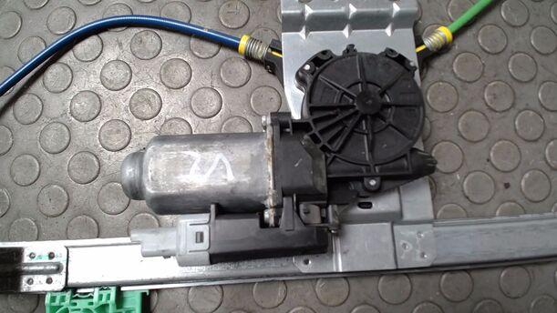Foto: FENSTERHEBER ELEKTRISCH LINKS eines Peugeot Expert L1H1