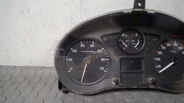 Foto: INSTRUMENTENTAFEL/ KOMBIINSTRUMENT eines Peugeot Expert L1H1