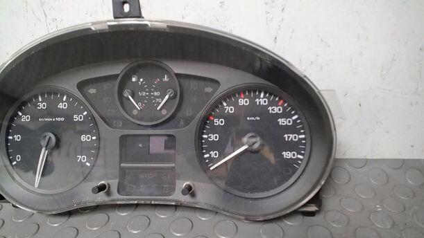 Foto: INSTRUMENTENTAFEL/ KOMBIINSTRUMENT eines Peugeot Expert L1H1