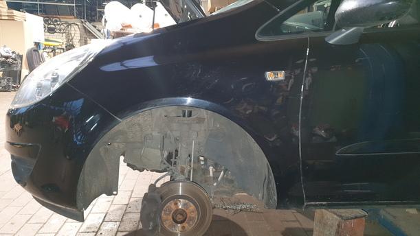 Foto: KOTFLÜGEL LINKS eines Opel Corsa 1.4 16V