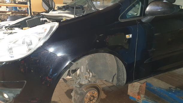 Foto: KOTFLÜGEL LINKS eines Opel Corsa 1.4 16V
