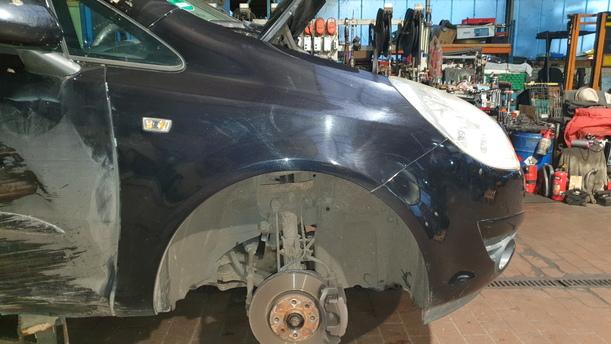 Foto: KOTFLÜGEL RECHTS eines Opel Corsa 1.4 16V