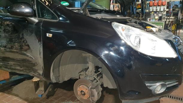 Foto: KOTFLÜGEL RECHTS eines Opel Corsa 1.4 16V