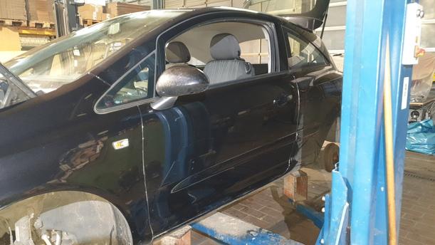 Foto: TÜR VORNE LINKS ( 2/3 TÜRER ) eines Opel Corsa 1.4 16V