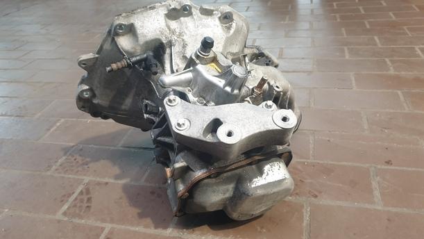Foto: SCHALTGETRIEBE 5 GANG ( F13 C4,18 ) eines Opel Corsa 1.4 16V