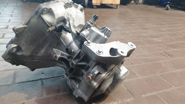 Foto: SCHALTGETRIEBE 5 GANG ( F13 C4,18 ) eines Opel Corsa 1.4 16V
