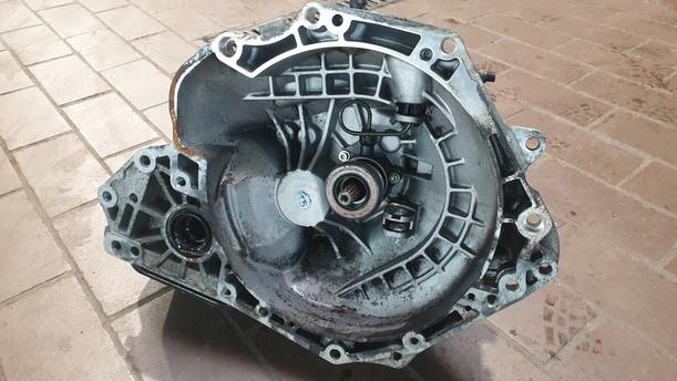 Foto: SCHALTGETRIEBE 5 GANG ( F13 C4,18 ) eines Opel Corsa 1.4 16V