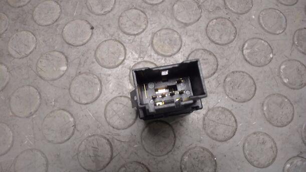 Foto: SCHALTER WARNBLINKANLAGE / WARNBLINKSCHALTER eines VW Polo 1.2