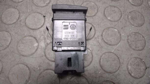 Foto: SCHALTER HECKSCHEIBENHEIZUNG eines VW Polo 1.2