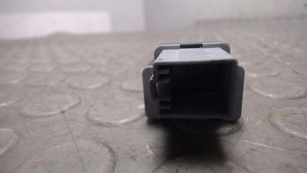 Foto: SCHALTER FREIGABE FENSTERHEBER eines VW Polo 1.2