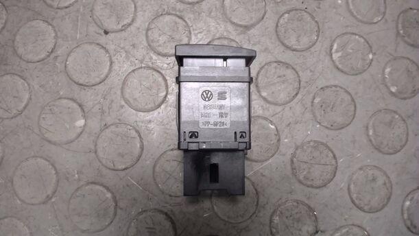 Foto: SCHALTER STABILITÄTSKONTROLLE ( ESP ) eines VW Polo 1.2