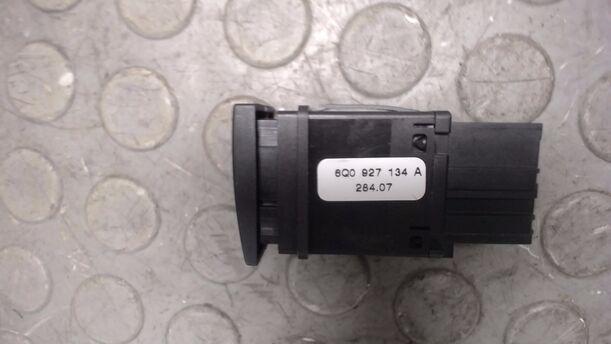 Foto: SCHALTER STABILITÄTSKONTROLLE ( ESP ) eines VW Polo 1.2