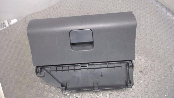 Foto: HANDSCHUHFACH eines VW Polo 1.2