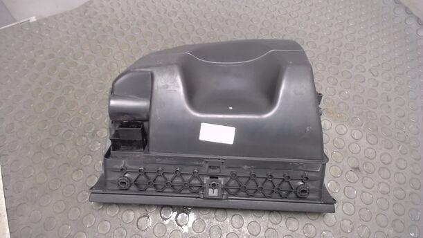 Foto: HANDSCHUHFACH eines VW Polo 1.2