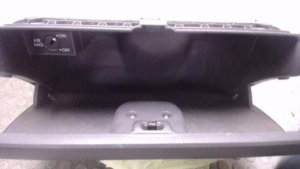 Foto: HANDSCHUHFACH eines VW Polo 1.2