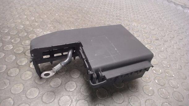 Foto: SICHERUNGSKASTEN BATTERIE eines Opel Corsa 1.4 16V
