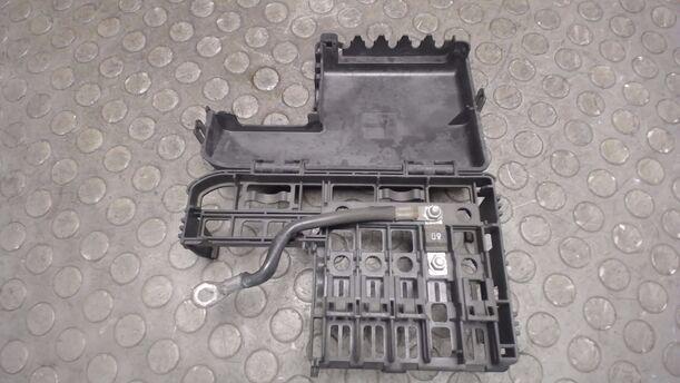 Foto: SICHERUNGSKASTEN BATTERIE eines Opel Corsa 1.4 16V