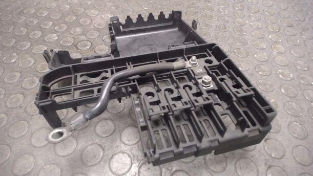 Foto: SICHERUNGSKASTEN BATTERIE eines Opel Corsa 1.4 16V