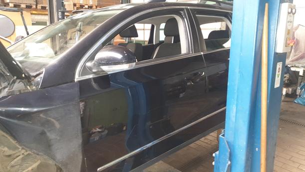 Foto: TÜR VORN LINKS eines VW Passat Variant 2.0 TDI DPF
