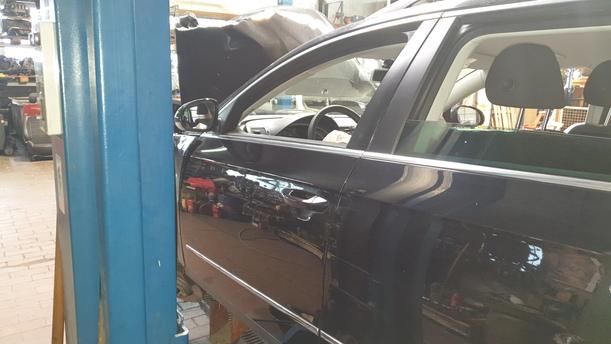 Foto: TÜR VORN LINKS eines VW Passat Variant 2.0 TDI DPF