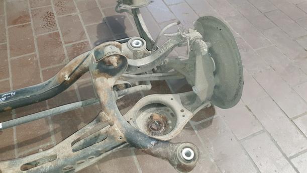 Foto: HINTERACHSE ( VARIANT ) eines VW Passat Variant 2.0 TDI DPF
