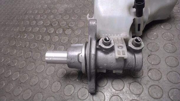 Foto: HAUPTBREMSZYLINDER ( BOSCH ) eines Opel Corsa 1.4 16V