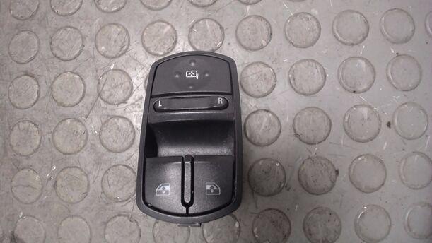 Foto: FENSTERHEBERSCHALTER / AUSSENSPIEGELVERSTELLUNG eines Opel Corsa 1.4 16V