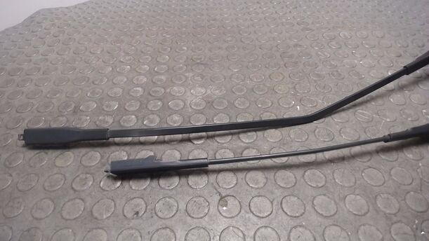 Foto: SCHEIBENWISCHERARME VORNE eines Opel Corsa 1.4 16V