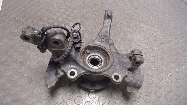 Foto: ACHSSCHENKEL VORNE RECHTS ( RADLAGER DEFEKT ) eines Opel Corsa 1.4 16V