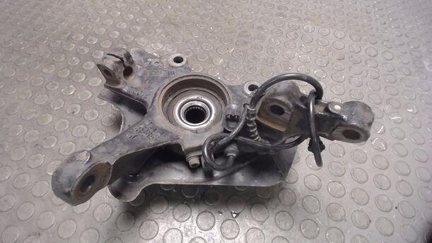 Foto: ACHSSCHENKEL VORNE RECHTS ( RADLAGER DEFEKT ) eines Opel Corsa 1.4 16V